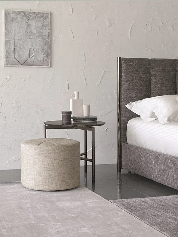 Doppelbett mit hoher gepolsterter Rückenlehne aus Stoff Flou Koi Fabrik Flou aus Italien. Foto №3