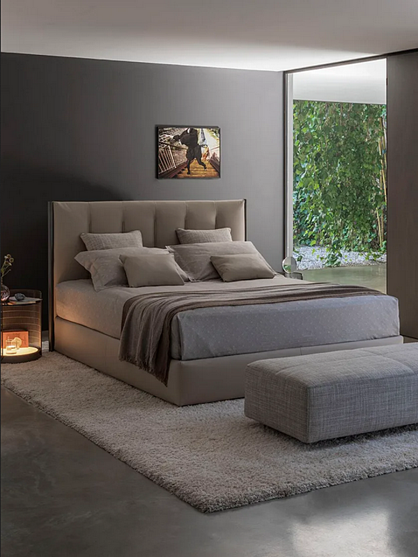 Doppelbett mit hoher gepolsterter Rückenlehne aus Stoff Flou Koi Fabrik Flou aus Italien. Foto №6