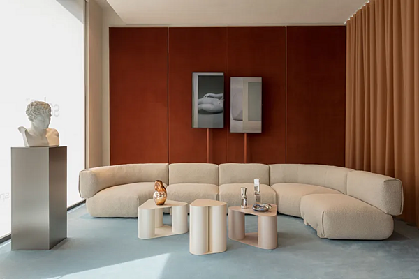 Ecksofa aus Stoff mit weicher Rückenlehne Saba Simposio Fabrik SABA aus Italien. Foto №6