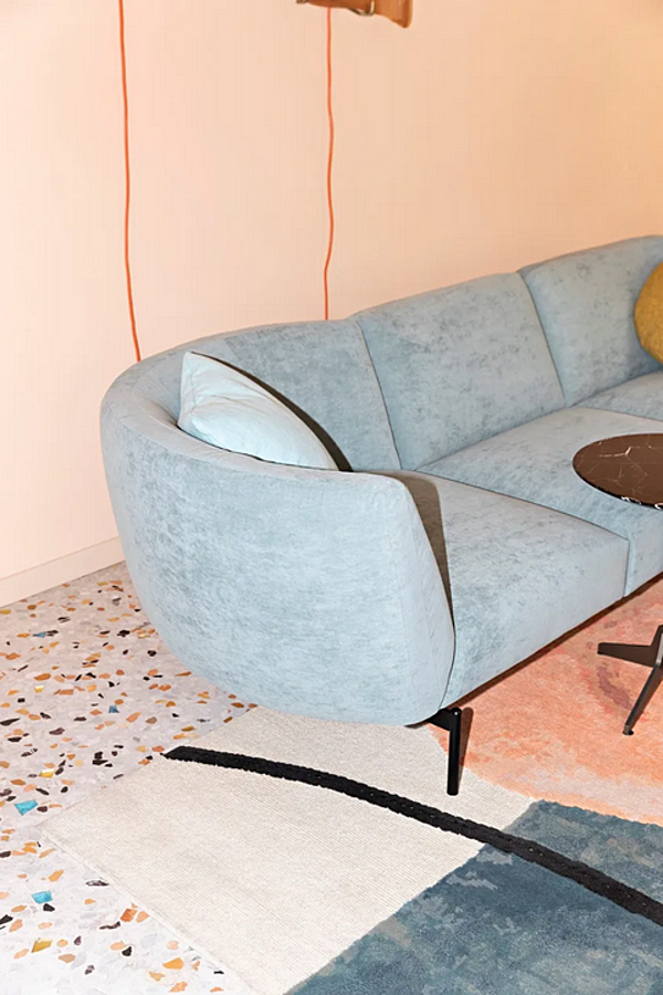 Ecksofa aus Stoff mit weicher Rückenlehne Saba Rendez Vous Fabrik SABA aus Italien. Foto №5