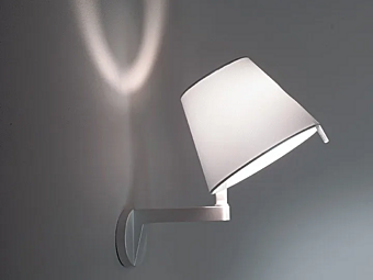 Wandlampe aus Seide mit Halogen und verstellbarem Arm Artemide Melampo 0720020A/0721020A/0720010A/0721010A Fabrik Artemide aus Italien