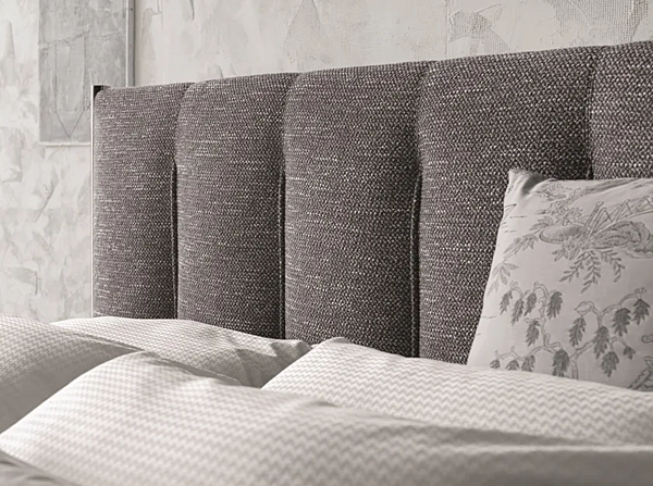 Doppelbett mit hoher gepolsterter Rückenlehne aus Stoff Flou Koi Fabrik Flou aus Italien. Foto №5
