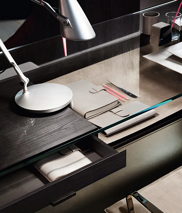 Schreibtisch aus Esche mit Schubladen Gallotti&Radice Milano Fabrik Gallotti & Radice aus Italien. Foto №4