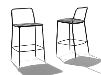 Hochwertiger Polypropylenhocker mit Fußstütze FLEXFORM First Steps Outdoor Fabrik FLEXFORM aus Italien