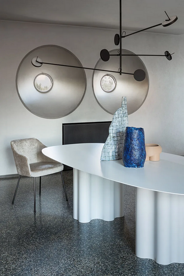 Ovaler Tisch mit Polyurethanbasis und lackierter MDF-Oberfläche Teatro Magico Saba Fabrik SABA aus Italien. Foto №4