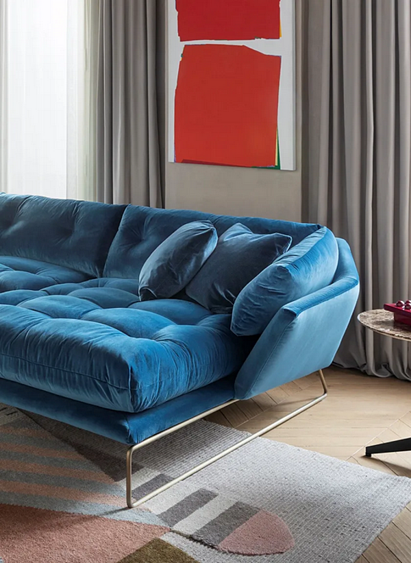 Dreisitzer Sofa mit Stoffbezug und Schlittenbasis Saba New York Suite Fabrik SABA aus Italien. Foto №4