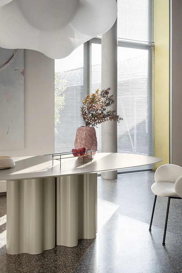 Ovaler Tisch mit Polyurethanbasis und lackierter MDF-Oberfläche Teatro Magico Saba Fabrik SABA aus Italien. Foto №7