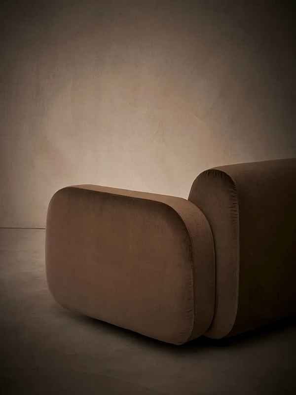 Suede Sofa Dolmen Nube Italia Fabrik Nube Italia aus Italien. Foto №4