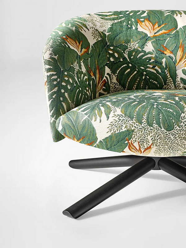 Drehstuhl mit Stoffbezug und Armlehnen Gallotti&Radice Livre Fabrik Gallotti & Radice aus Italien. Foto №3