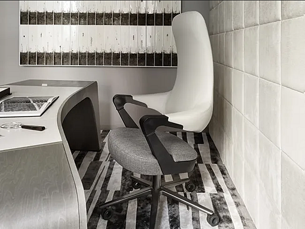 Leder Executive Chair mit Armlehnen und Rollen GIORGETTI Springer 52840, 52841, 52845, 52846 Fabrik GIORGETTI aus Italien. Foto №4