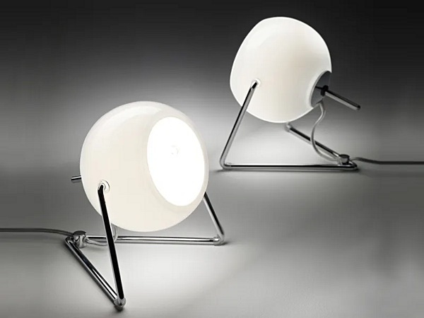 Einstellbare Tischlampe aus verchromtem Metall in Weiß Fabbian Beluga Fabrik Fabbian aus Italien. Foto №2