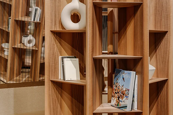 Wandregal aus Walnuss mit Trennfunktion Gallotti&Radice PRISM Fabrik Gallotti & Radice aus Italien. Foto №6