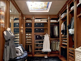 Maßgefertigter begehbarer Kleiderschrank aus Holz ROMANZA CLASSICHE ARMONIE Martini Interiors Fabrik MARTINI INTERIORS aus Italien