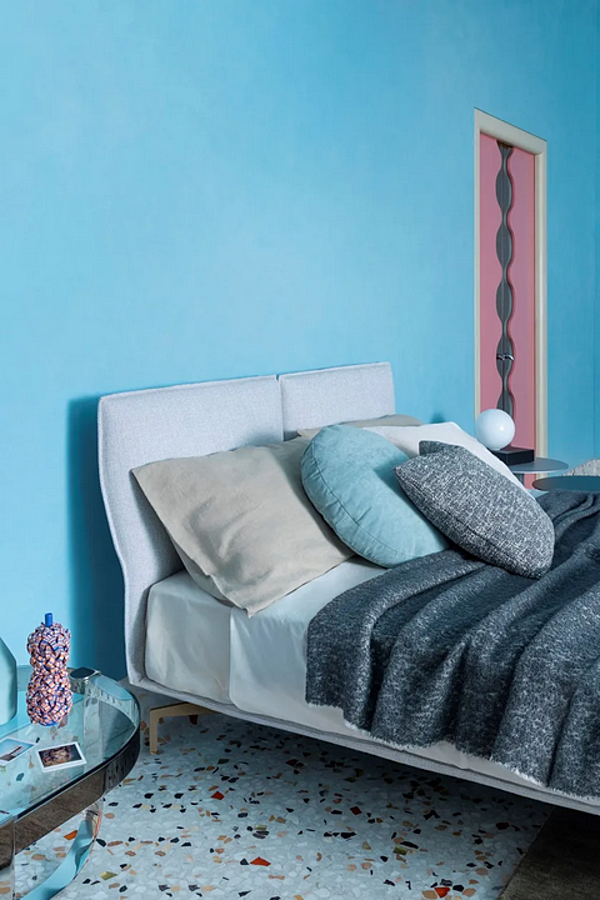 Doppelbett mit gepolstertem Kopfteil aus Stoff Saba Avant Apres Fabrik SABA aus Italien. Foto №5