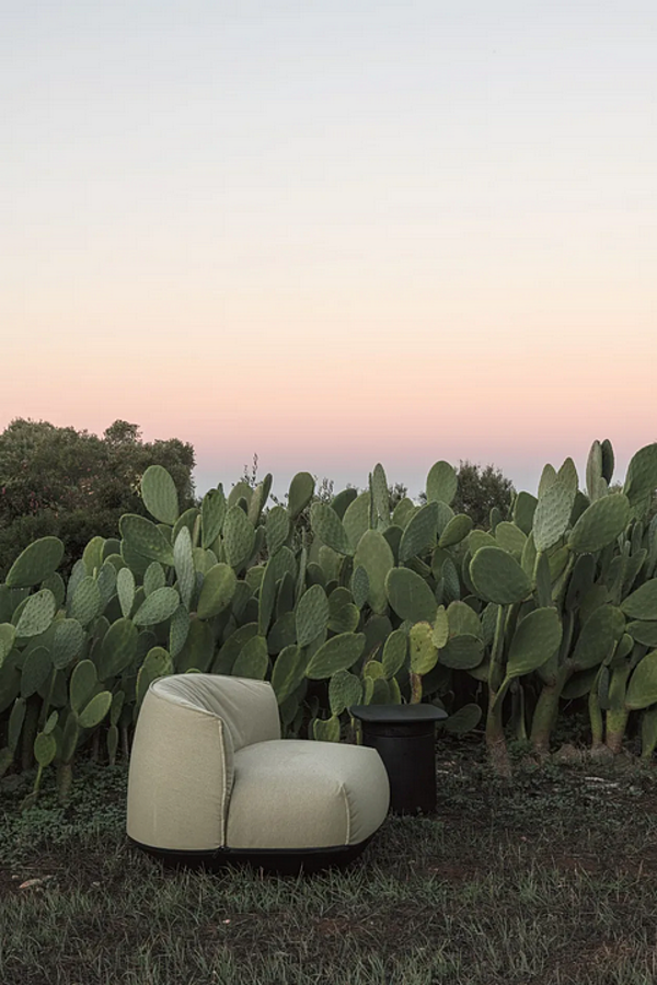 Gartenarmchair mit Armlehnen aus Sunbrella Kristalia Brioni Fabrik Kristalia aus Italien. Foto №22