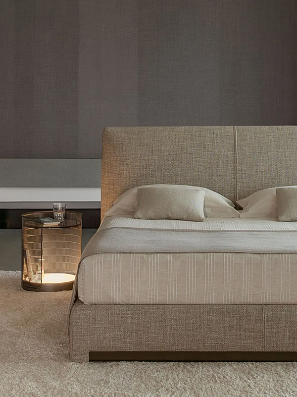 Doppelbett mit gepolstertem Kopfteil aus Stoff Flou Atelierm Fabrik Flou aus Italien. Foto №12