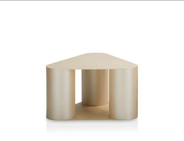 Dreieckiger Couchtisch aus Metall Saba Tres Fabrik SABA aus Italien. Foto №4