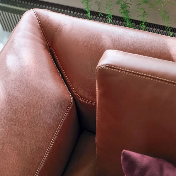 Dreisitzer Ledersofa mit weicher Rückenlehne CORTEZARI DIVA 703 Fabrik CORTE ZARI aus Italien. Foto №6
