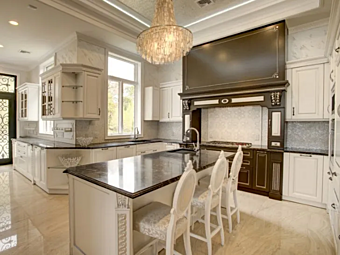 Maßgefertigte Küchenzeile aus Holz mit Kochinsel Tosca Martini Interiors Fabrik MARTINI INTERIORS aus Italien