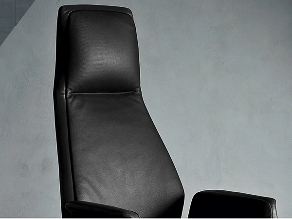 Drehstuhl mit hoher Rückenlehne aus Leder POLTRONA FRAU Downtown Fabrik POLTRONA FRAU aus Italien. Foto №4