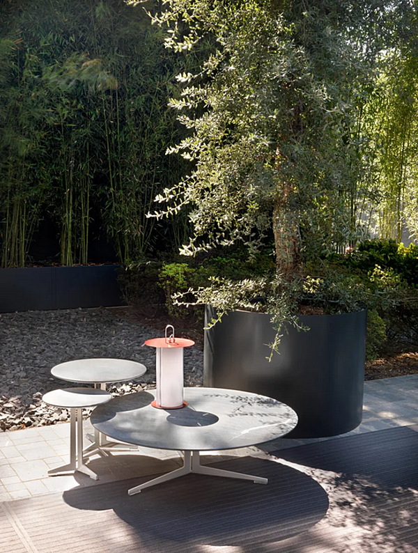 Runder Couchtisch aus Naturstein FLEXFORM Fly Fabrik FLEXFORM aus Italien. Foto №3
