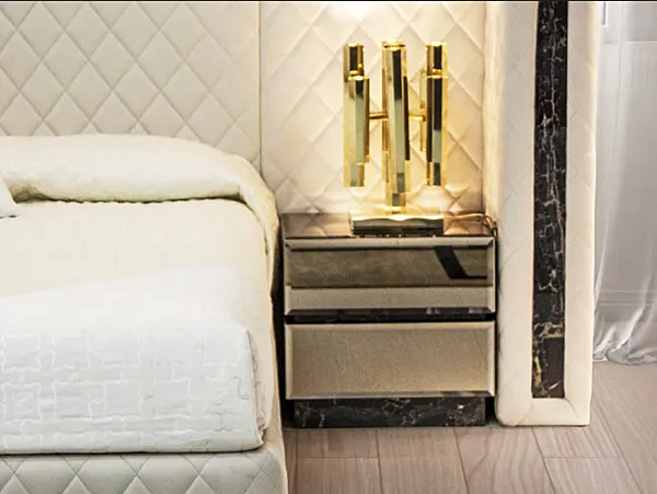 Spiegelglas Nachttisch mit Schubladen FORMITALIA ROYAL Fabrik FORMITALIA aus Italien. Foto №1