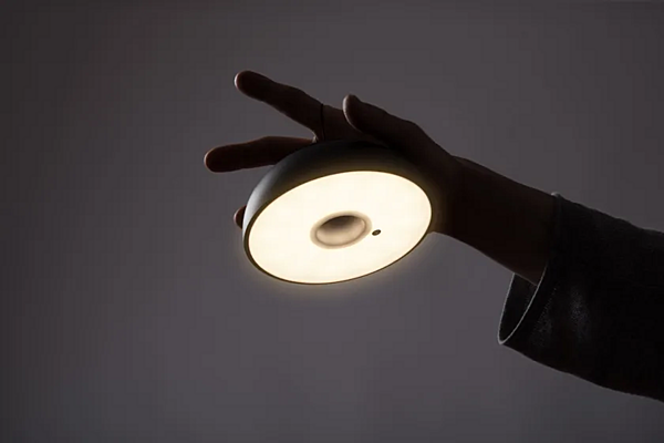 Multifunktionale tragbare Pendelleuchte Float AXOLIGHT Fabrik Axolight aus Italien. Foto №4