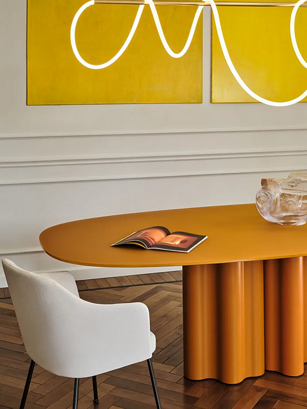 Ovaler Tisch mit Polyurethanbasis und lackierter Glasplatte Teatro Magico Saba Fabrik SABA aus Italien. Foto №6