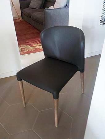 Der Stuhl Karol