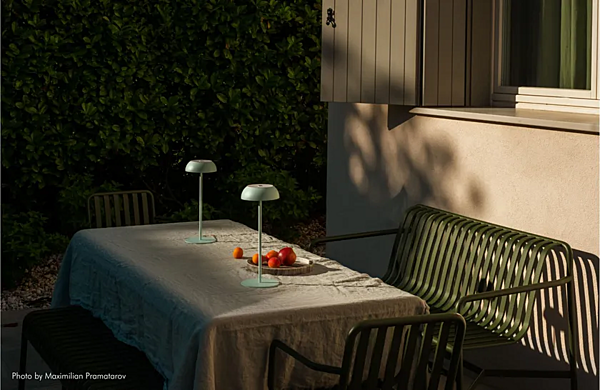 Multifunktionale tragbare Tischlampe aus Kunststoff AXOLIGHT FLOAT Fabrik Axolight aus Italien. Foto №9