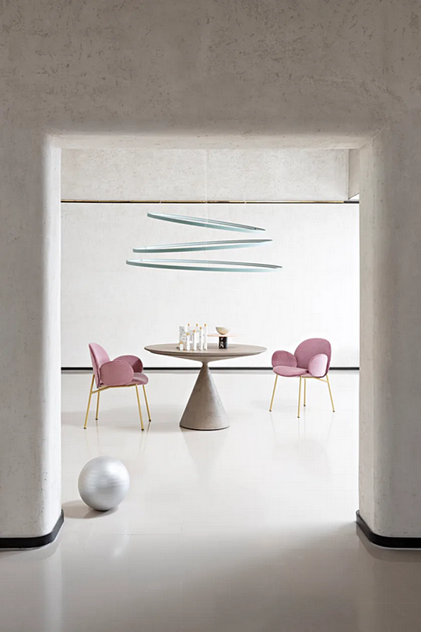 Polsterstuhl mit Armlehnen Ola Saba Fabrik SABA aus Italien. Foto №4