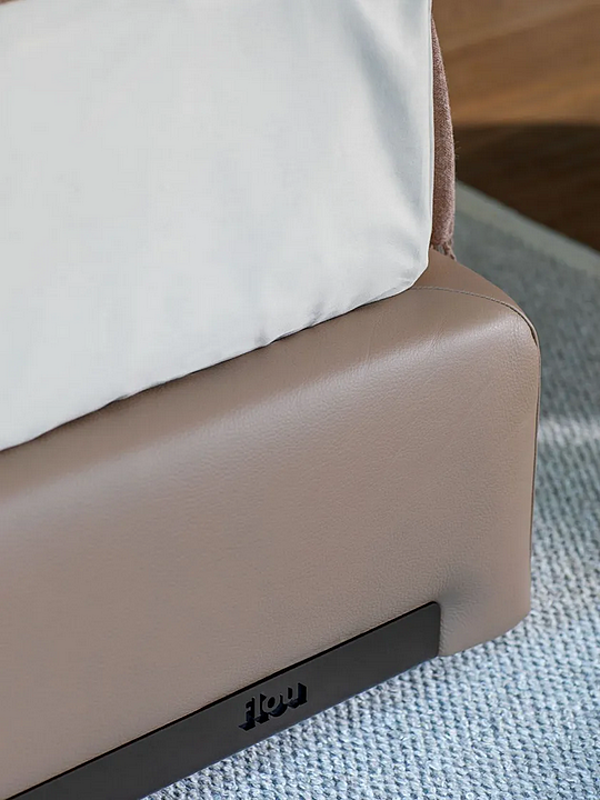 Doppelbett mit gepolstertem Kopfteil aus Stoff Flou Atelierm Fabrik Flou aus Italien. Foto №4