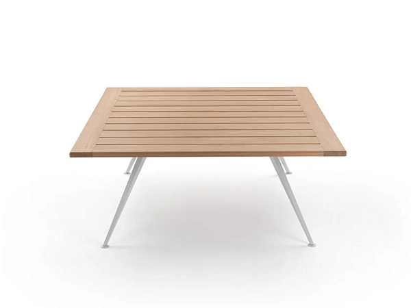Quadratischer Gartentisch aus Iroko FLEXFORM Zefiro Outdoor Fabrik FLEXFORM aus Italien. Foto №1
