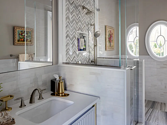 Einzelwaschtisch mit Spiegel Chicago North Shore von Martini Interiors Einzelwaschtisch mit Spiegel Chicago North Shore von Martini Interiors Fabrik MARTINI INTERIORS aus Italien