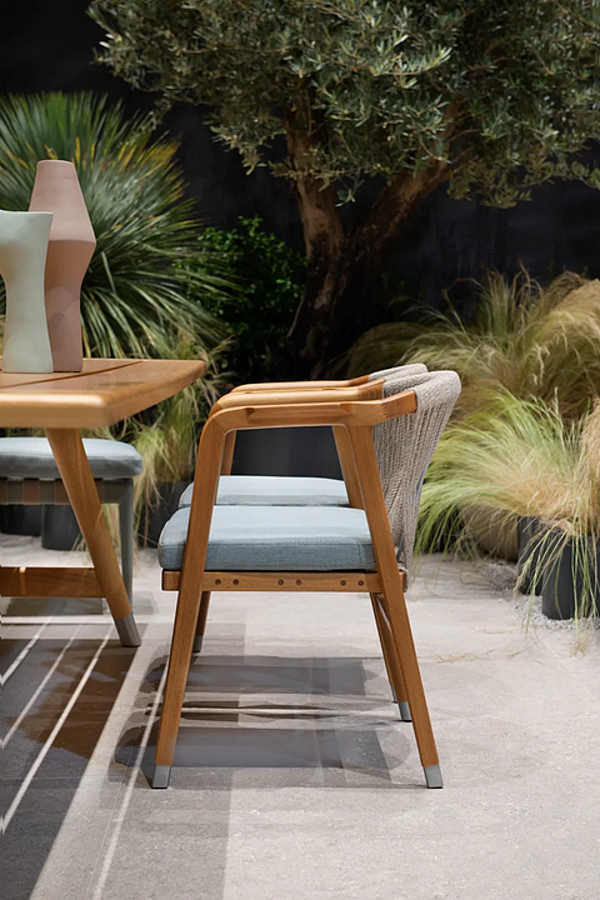 Gartenarmstuhl aus Iroko Holz mit Armlehnen FLEXFORM CRONO 220C1 Fabrik FLEXFORM aus Italien. Foto №4