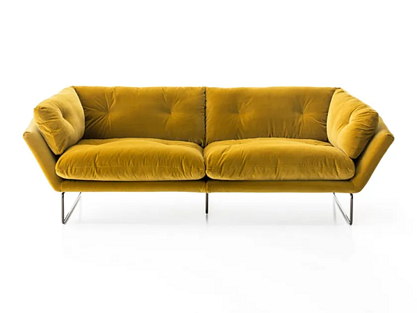 Dreisitzer Sofa mit Stoffbezug und Schlittenbasis Saba New York Suite Fabrik SABA aus Italien. Foto №1