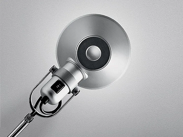 Tischlampe mit Schwenkarm aus Aluminium Tolomeo Mini Artemide A005500 Fabrik Artemide aus Italien. Foto №4