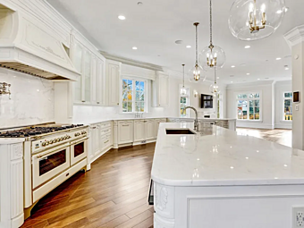 Küche mit Insel aus Holz Desiderio Cucina Washington Martini Interiors
