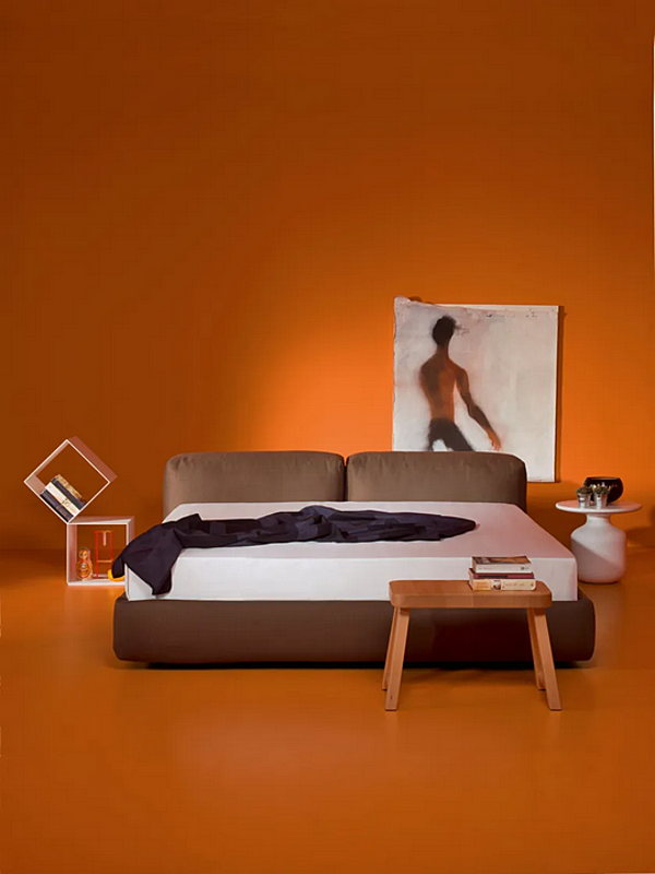 Upholsterte Stoff- oder Lederbett mit abnehmbarem Bezug Cappellini Superoblong Bett Fabrik Cappellini aus Italien. Foto №3