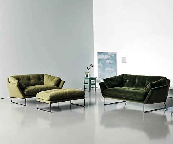 Dreisitzer Sofa mit Stoffbezug und Schlittenbasis Saba New York Suite Fabrik SABA aus Italien. Foto №8