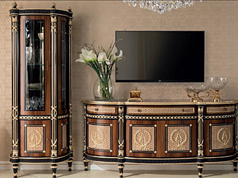 Klassischer Holzvitrinenschrank Modenese Luxury Interiors 14110 14111 Klassischer Holzvitrinenschrank Modenese Luxury Interiors 14110 14111 Fabrik MODENESE GASTONE aus Italien