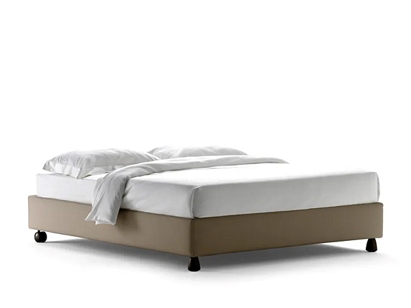 Doppelbett mit gepolsterter Rückenlehne Flou Fabrik Flou aus Italien. Foto №1