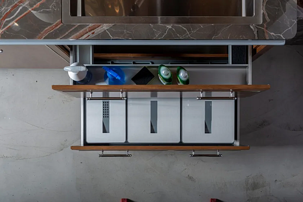 Eukalyptus Küche mit Griffen und Insel Essenza Numero5 Martini Interiors Fabrik MARTINI INTERIORS aus Italien. Foto №13