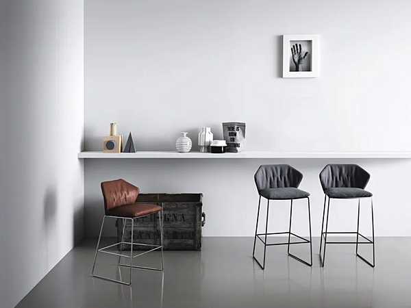 Sled Base Stoffhocker mit Fußstütze Saba New York Fabrik SABA aus Italien. Foto №4