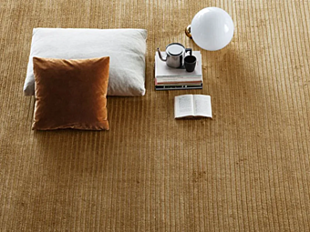 Rechteckiger handgefertigter Teppich aus Wolle Molteni & C G T Design Rechteckiger handgefertigter Teppich aus Wolle Molteni & C G T Design Fabrik Molteni & C.(+VITRA) aus Italien