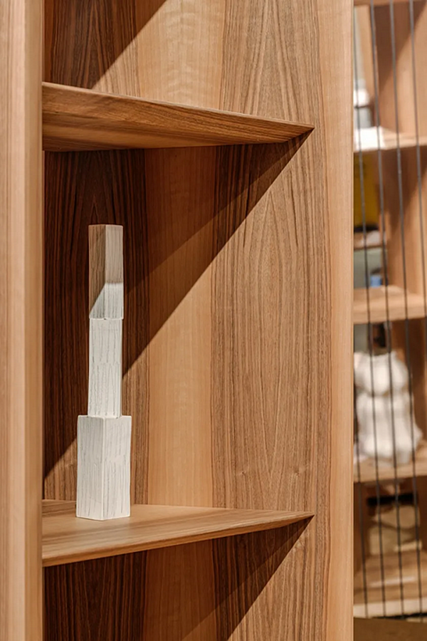 Wandregal aus Walnuss mit Trennfunktion Gallotti&Radice PRISM Fabrik Gallotti & Radice aus Italien. Foto №5