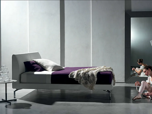 Doppelbett mit gepolsterter Rückwand aus Stoff POLTRONA FRAU EOSONNO Fabrik POLTRONA FRAU aus Italien. Foto №4