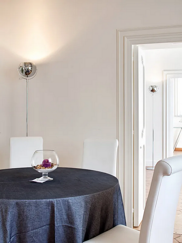 Verstellbare Stehlampe aus Metall Fabbian Beluga Fabrik Fabbian aus Italien. Foto №4