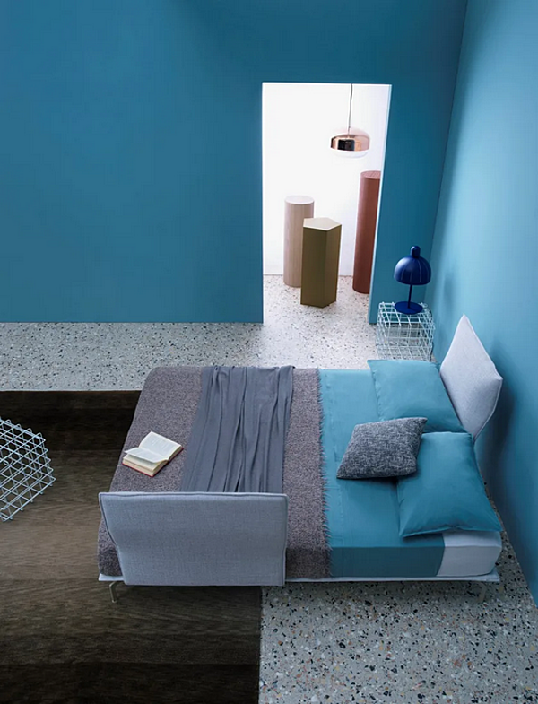 Doppelbett mit gepolstertem Kopfteil aus Stoff Saba Avant Apres Fabrik SABA aus Italien. Foto №4