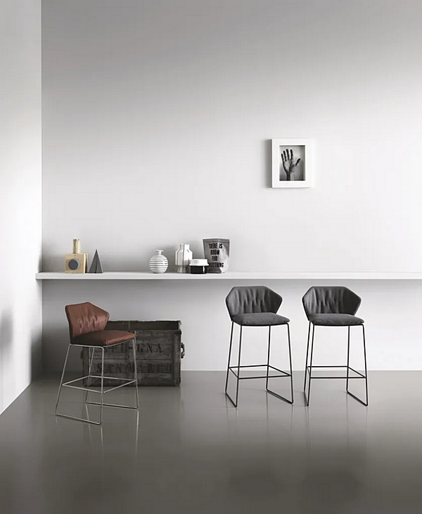 Sled Base Stoffhocker mit Fußstütze Saba New York Fabrik SABA aus Italien. Foto №3